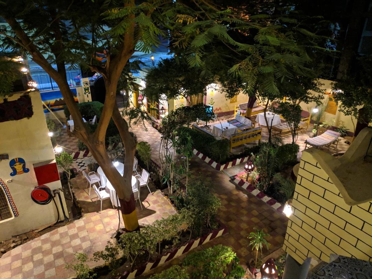 Elphardous Hotel Luxor Eksteriør bilde