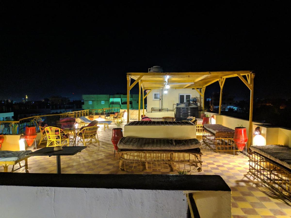 Elphardous Hotel Luxor Eksteriør bilde