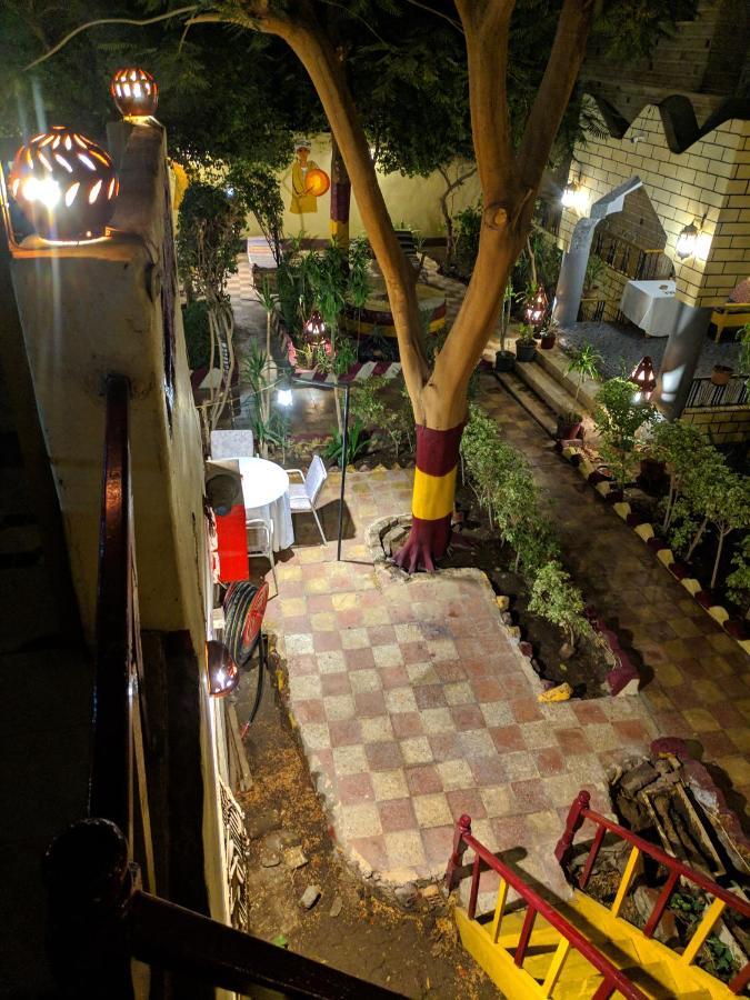 Elphardous Hotel Luxor Eksteriør bilde