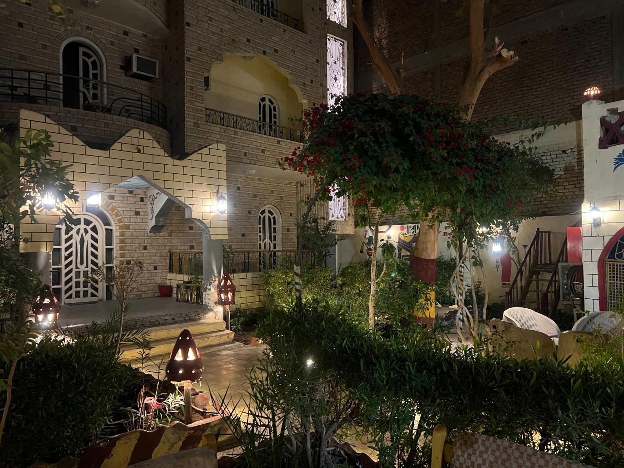 Elphardous Hotel Luxor Eksteriør bilde