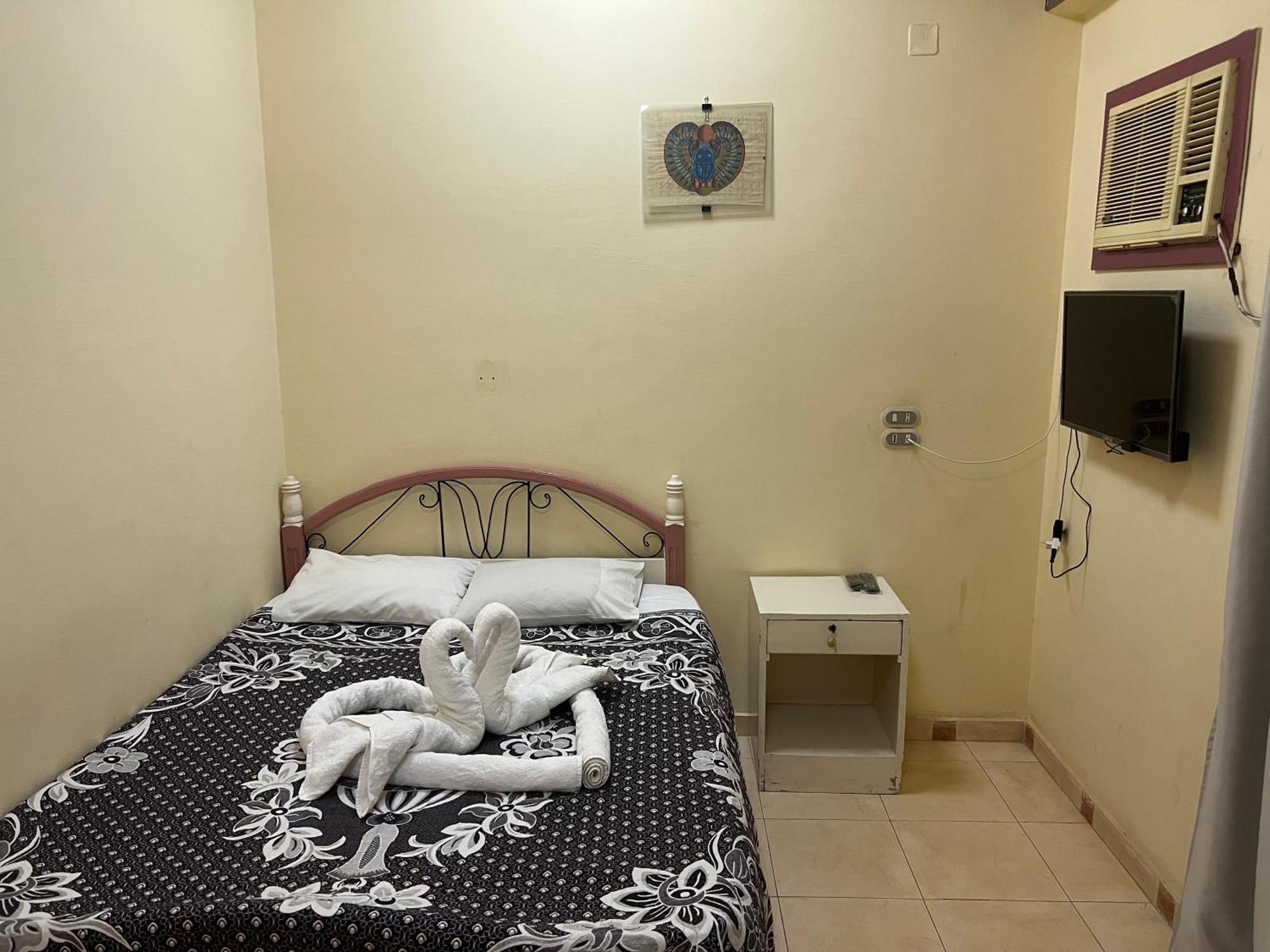 Elphardous Hotel Luxor Eksteriør bilde