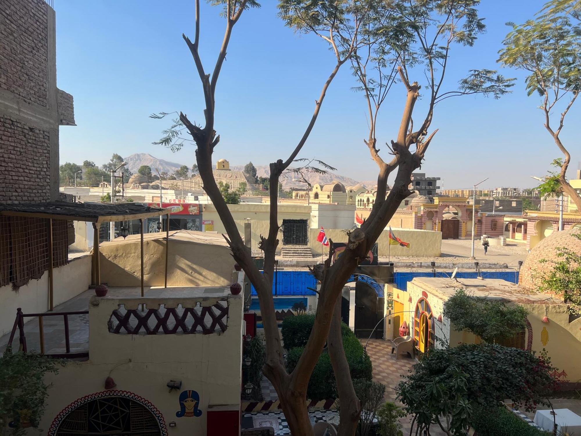Elphardous Hotel Luxor Eksteriør bilde