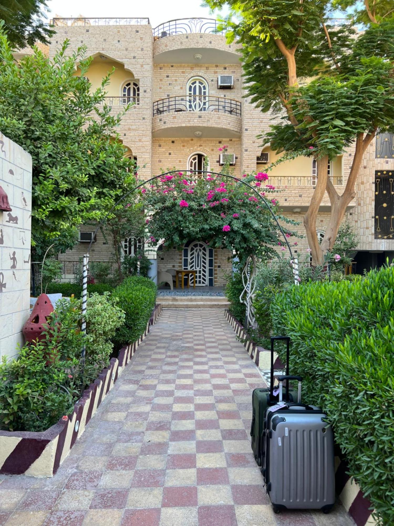 Elphardous Hotel Luxor Eksteriør bilde