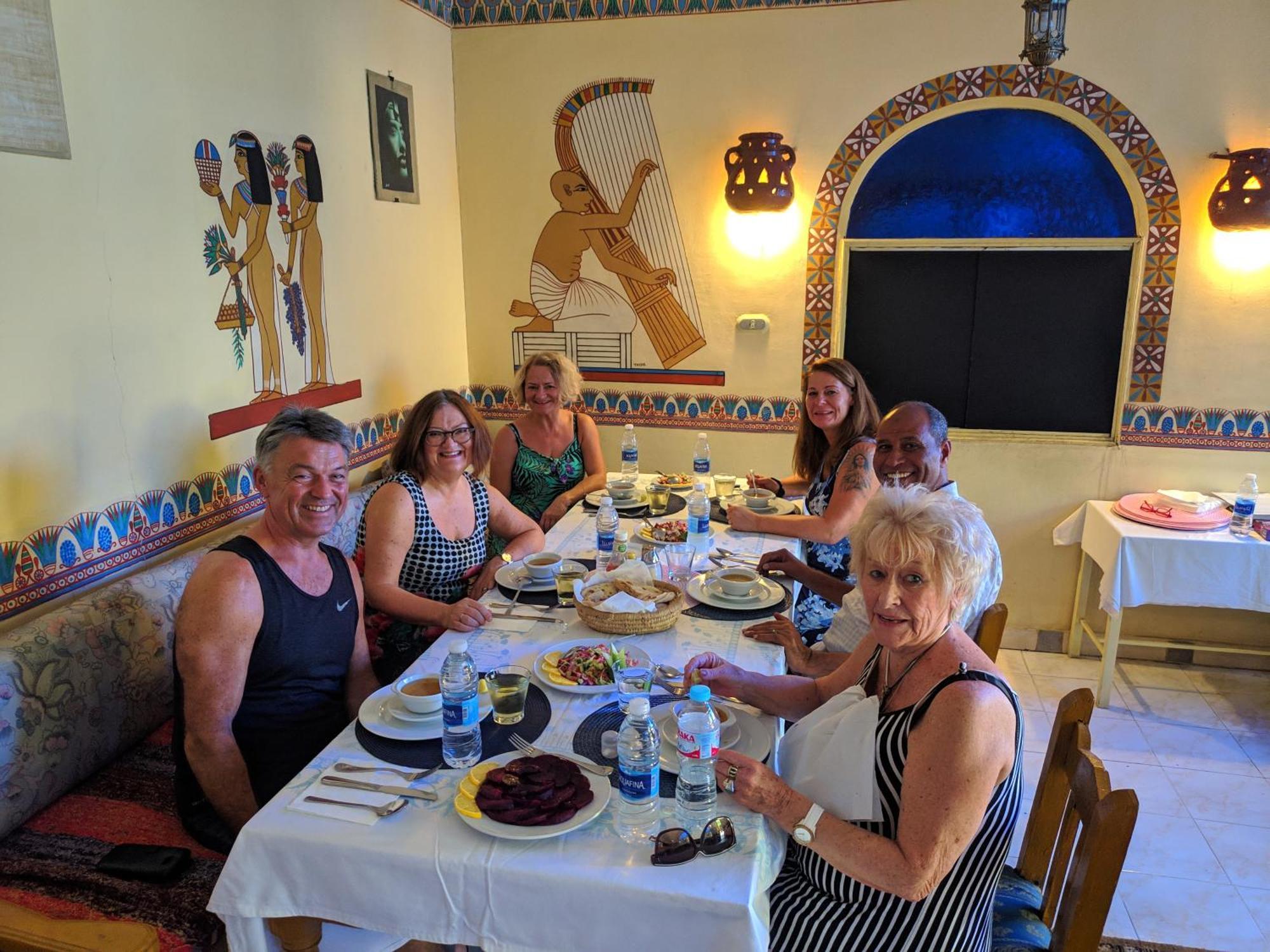 Elphardous Hotel Luxor Eksteriør bilde